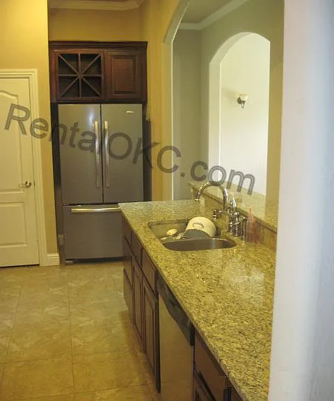 928 Ashwood Ln — Photo 8