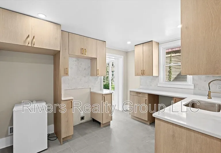 1174 Seward Ave — Photo 6
