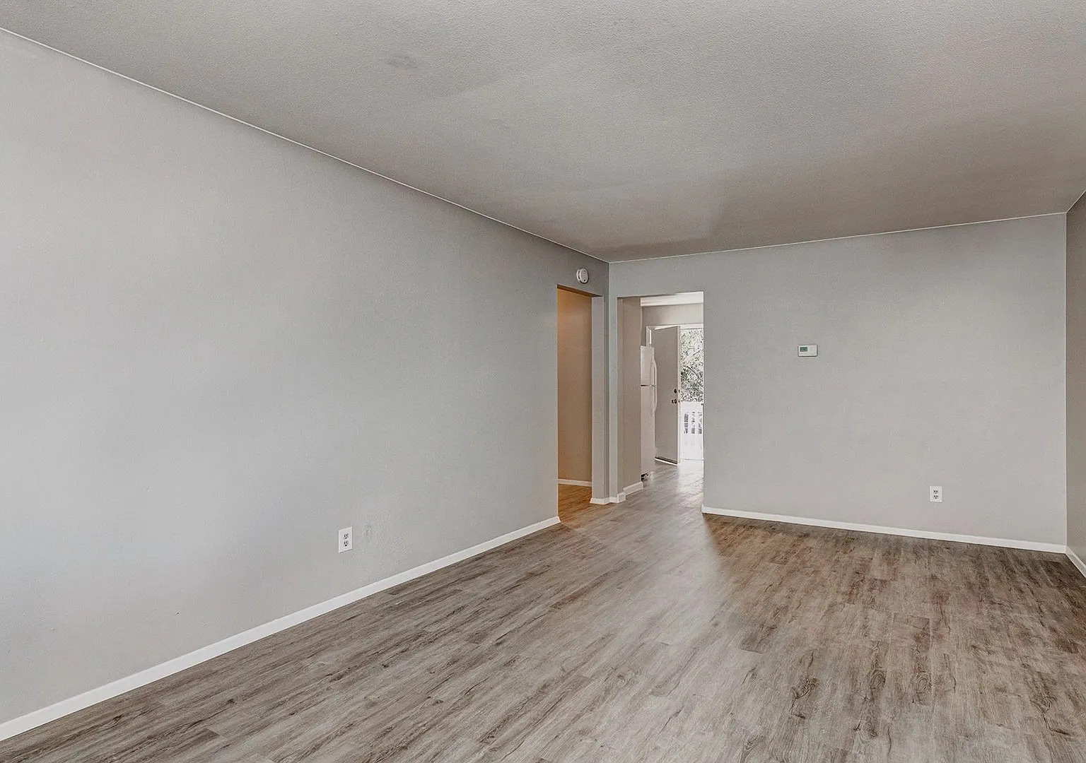 12CORONA1415 — Photo 4