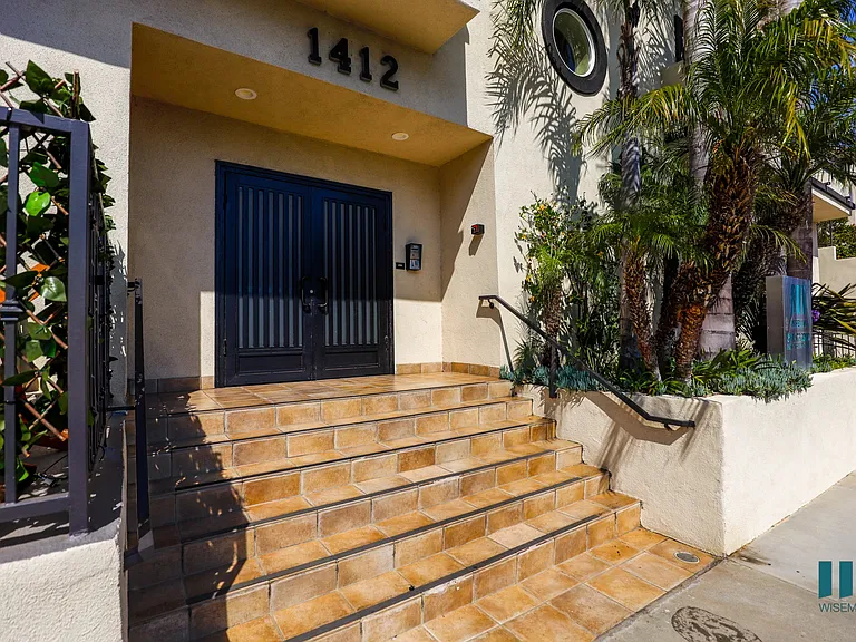 Front Entrance of Colby Villas