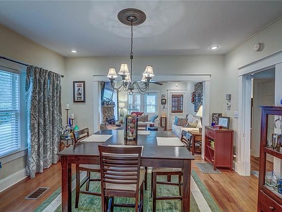 5th image of 406 E 9th Ave