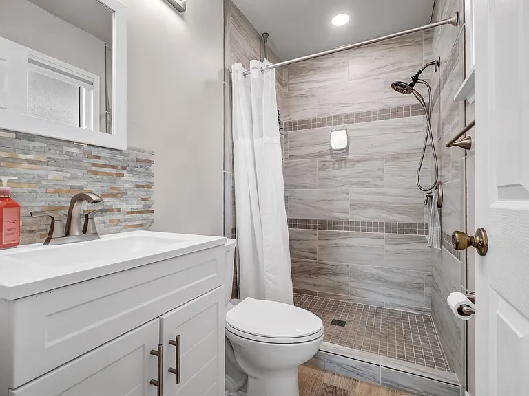 8401 Doncaster Dr — Photo 14