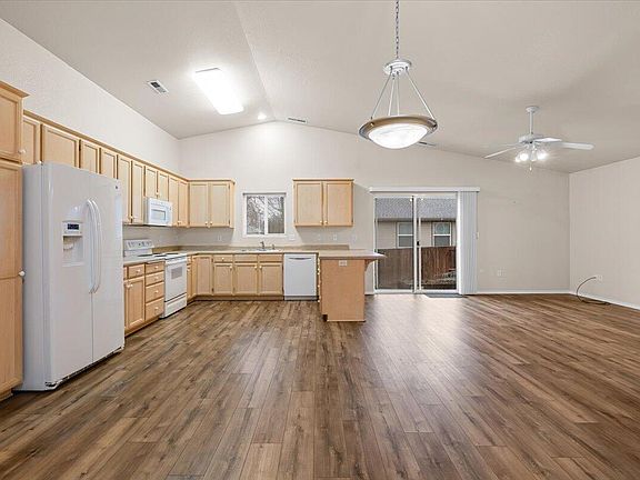 4th image of 2545 Parkwood Village Ln