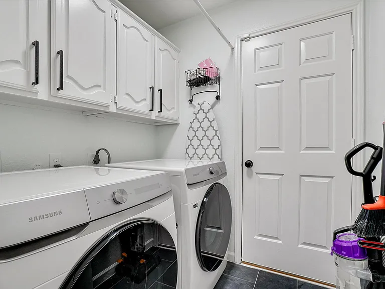 922 Blackstone Dr — Photo 33