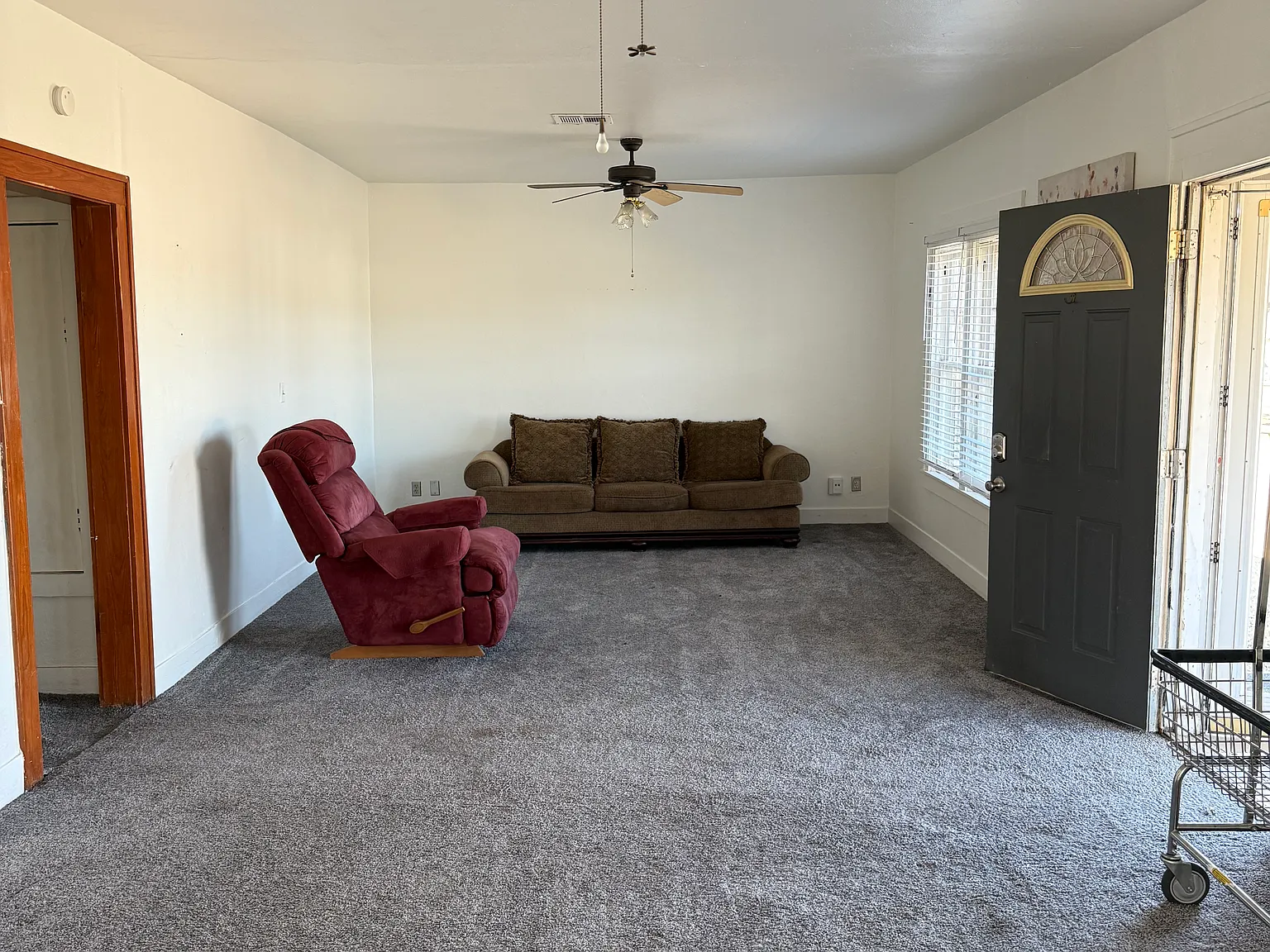 3 bed, 1376 sqft, $1,000 — Photo 2