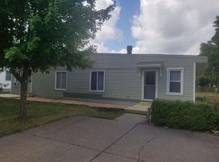 422/424 N 8th St, Eldridge, IA 52748
