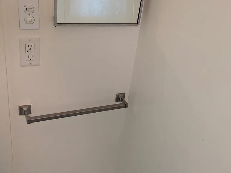 321 Hoffman Ct #12B — Photo 5