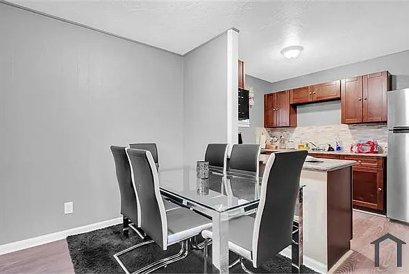 2 bed, 750 sqft, $1,300 — Photo 2