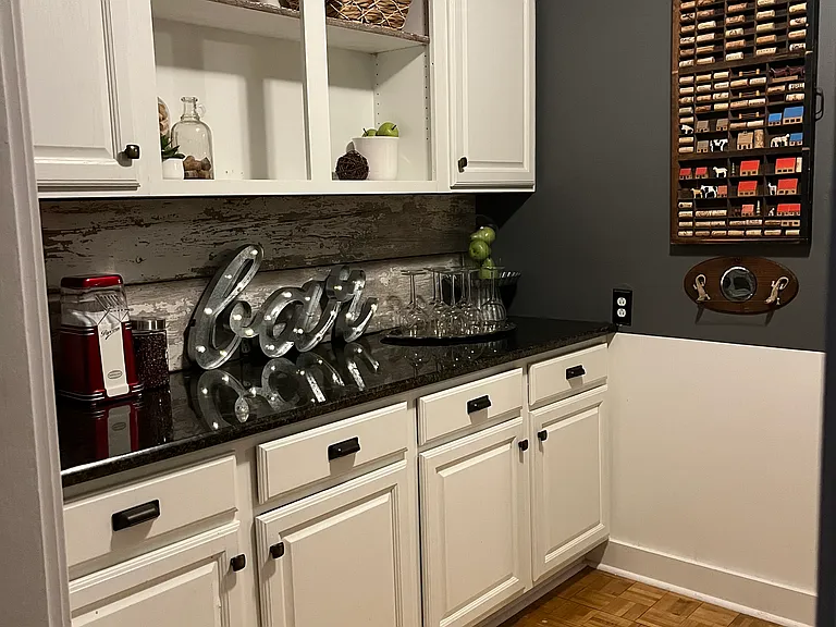 dry pantry/ bar area