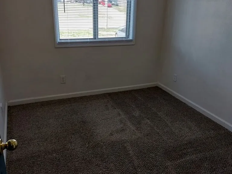 2250 S Oliver Ave — Photo 29