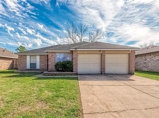 2803 Whispering Ct, Sugar Land, TX 77498