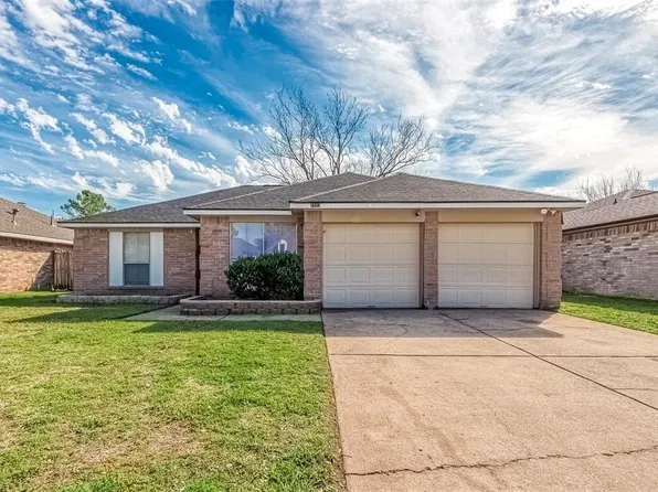 2803 Whispering Ct, Sugar Land, TX 77498