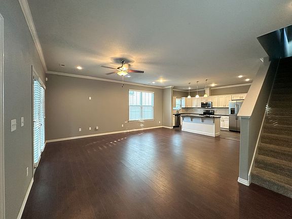 2nd image of 871 N Gregg Ave #1
