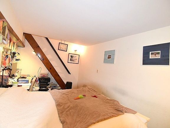 5th image of 330 W 88th St #1A