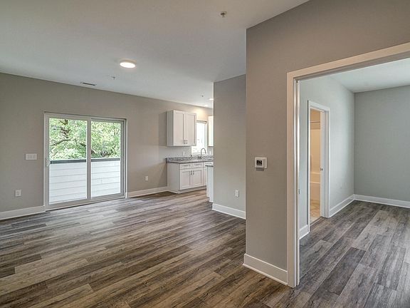 5th image of 1510 Bainbridge St #211