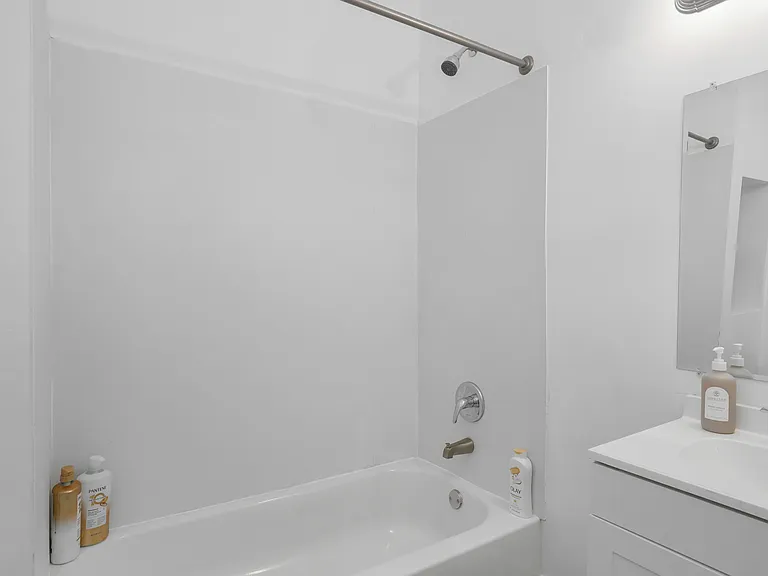 4938 S Center St #2 — Photo 9