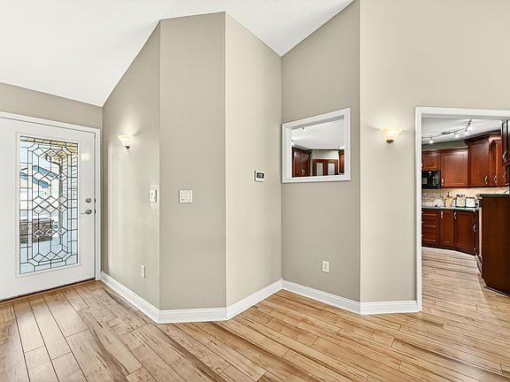 2nd image of 3304 Lakeridge Ln NW
