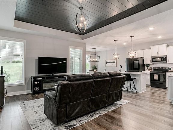 3rd image of 12454 Meadow Ln