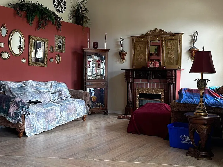 112 Princess Ct — Photo 4