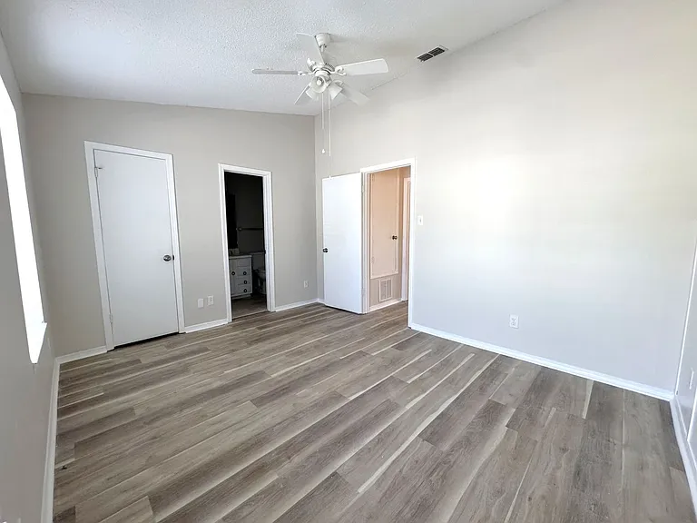 5900 Grelot Rd #504 — Photo 23