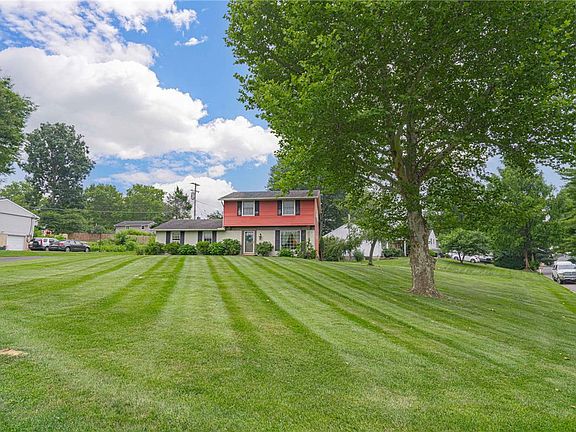 3rd image of 525 Apple Hill Dr