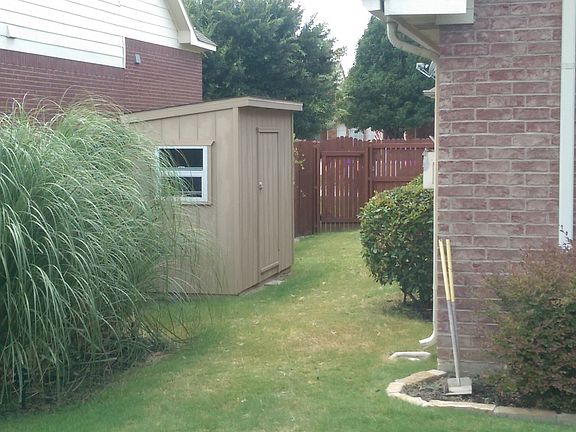 2nd image of 10800 Elmhurst Ln