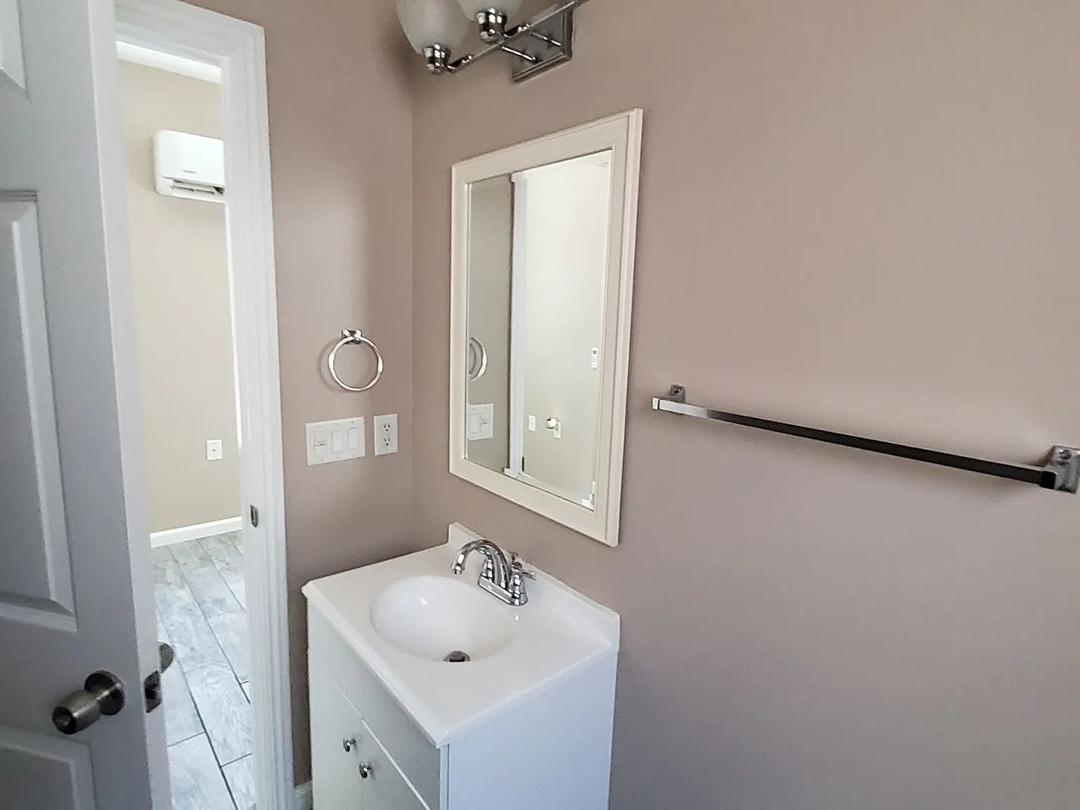 1 bed, 800 sqft, $1,295 — Photo 4
