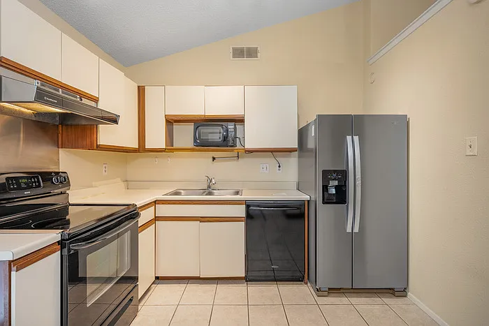 1015 E Yager Ln #41 — Photo 6