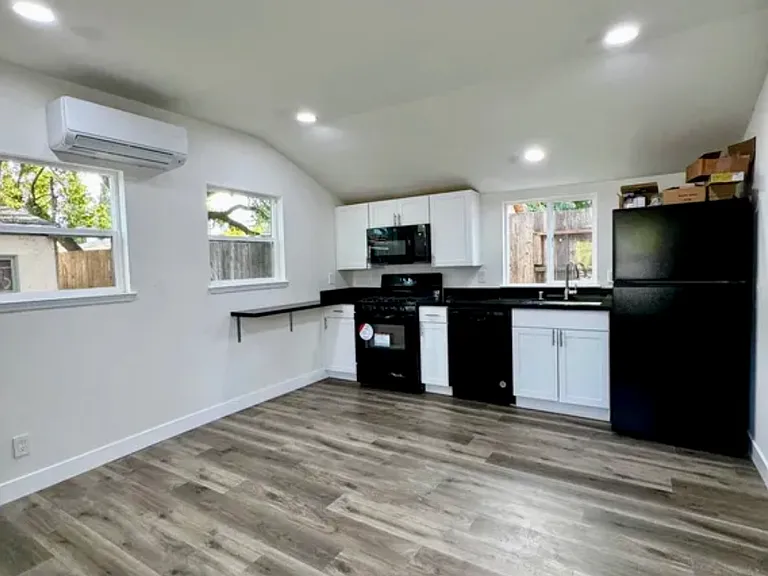 467 S Buena Vista Ave #17 — Photo 8
