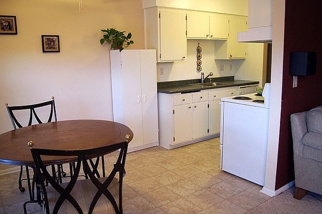 2nd image of 933 11th Ave S APT 2