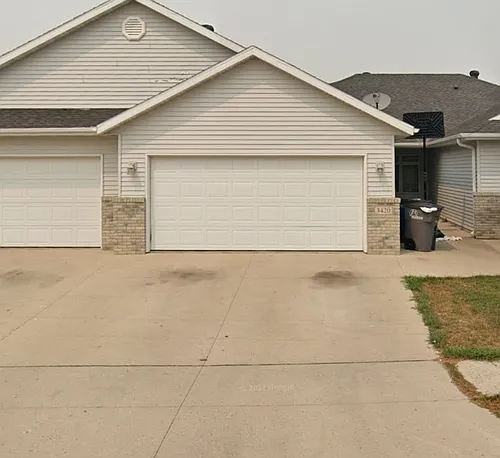 3420 Village Green Dr Photo 1