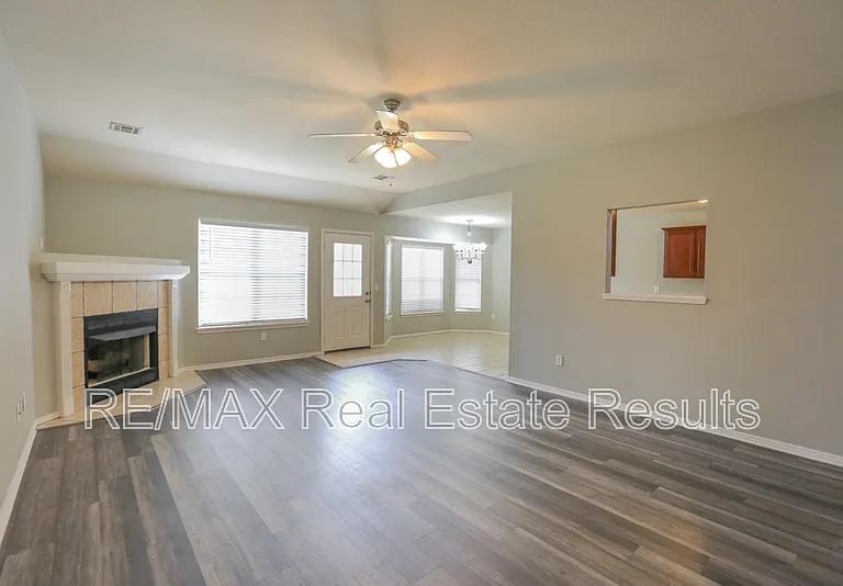1907 SW Columbus Rd — Photo 3
