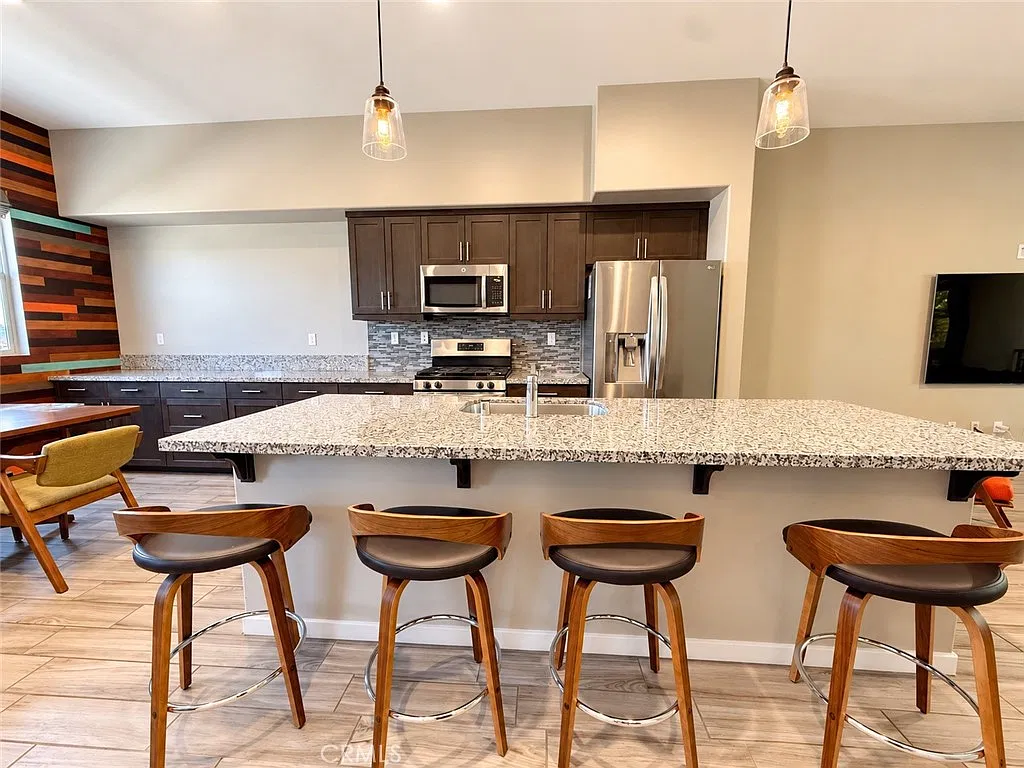 3 bed, 3.5 bath, 1839 sqft, $3,400 — Photo 3