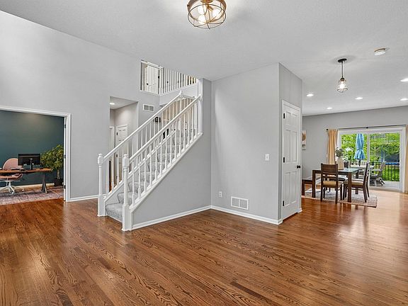 5th image of 2908 Hilltop Dr