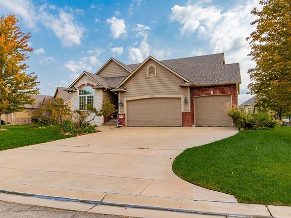 3rd image of 820 N Crescent Lakes Ct