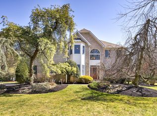 6 N Longfellow Dr, West Windsor, NJ