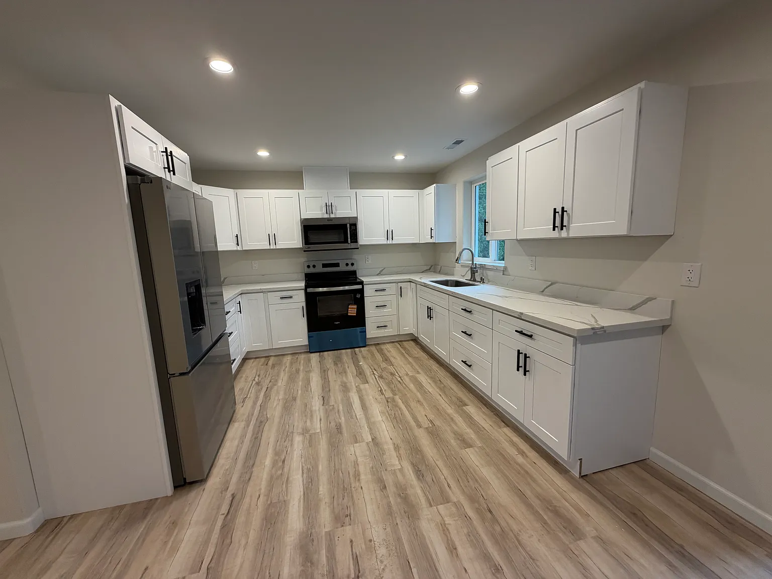 3 bed, 1.5 bath, 1224 sqft, $2,500 — Photo 3