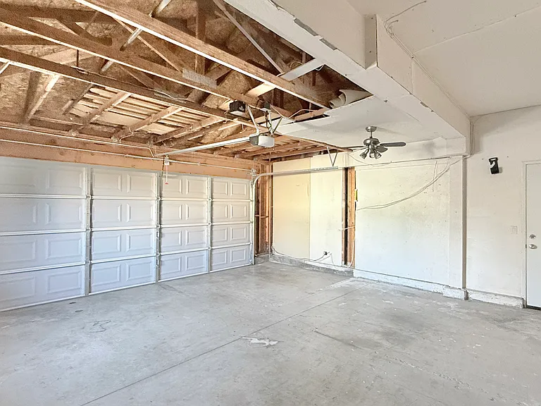 9250 Longridge Way — Photo 38