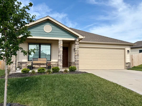 571 N Pecan St, Gardner, KS 66030