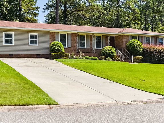 2nd image of 3033 Aintree Dr