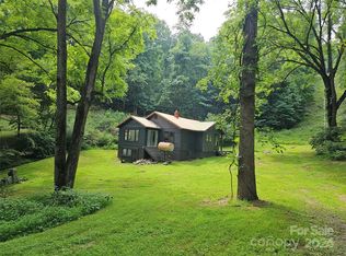 379 Chestnut Hill Rd, Burnsville, NC 28714