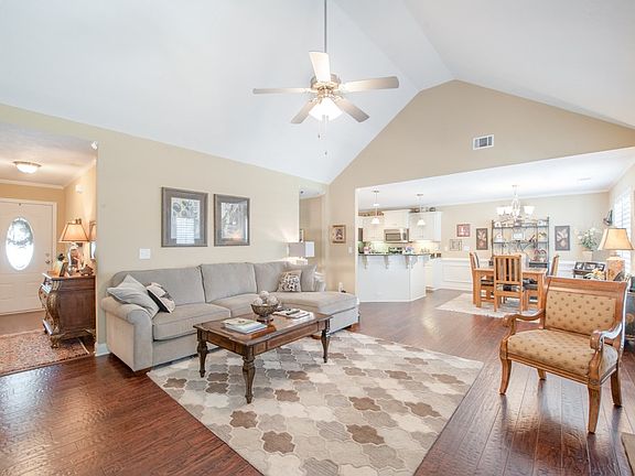4th image of 307 Mossy Oak Cir
