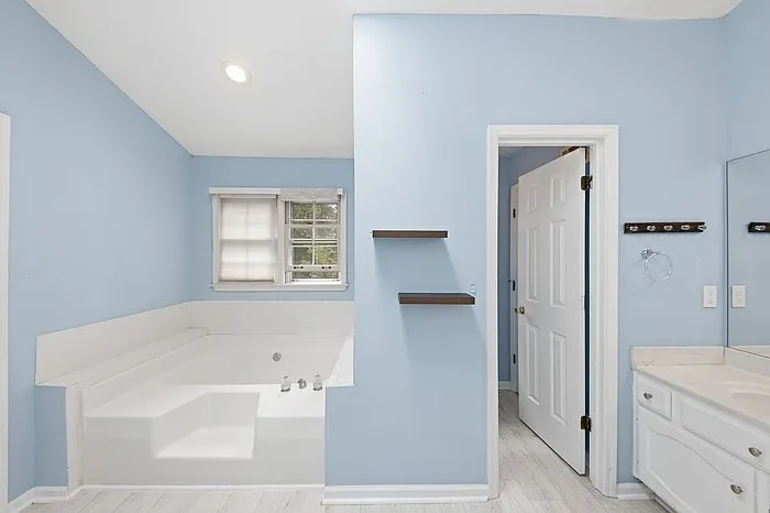 310 Crescentview Ct — Photo 12