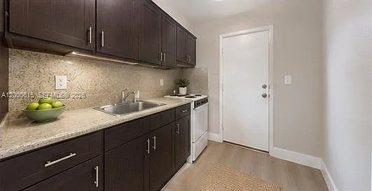 891 SW 5th St #4 — Photo 17