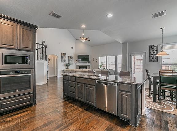 3rd image of 15024 Belclaire Ave
