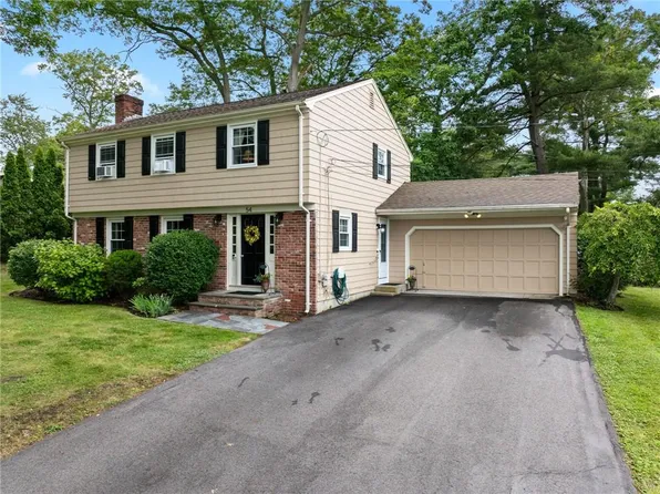 54 Marlaine Dr, Seekonk, MA 02771