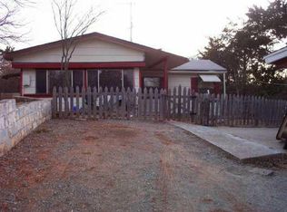 651 E 6th St, Hinton, OK 73047