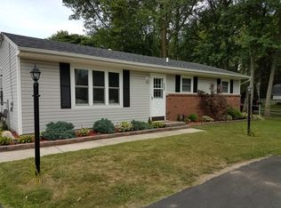 6822 Douglas Rd, Lambertville, MI 48144