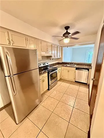 704 Heavens Dr #C — Photo 3