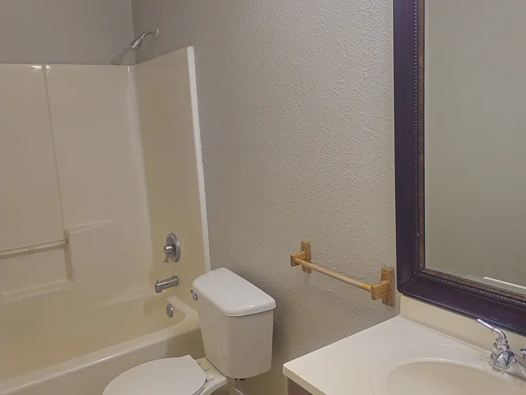 2821 Oak Dr — Photo 7